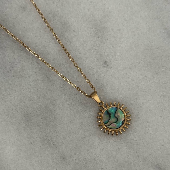 Modest Lu Jewelry - Gold Vintage Style Star Burst Pendant Necklace Brand New